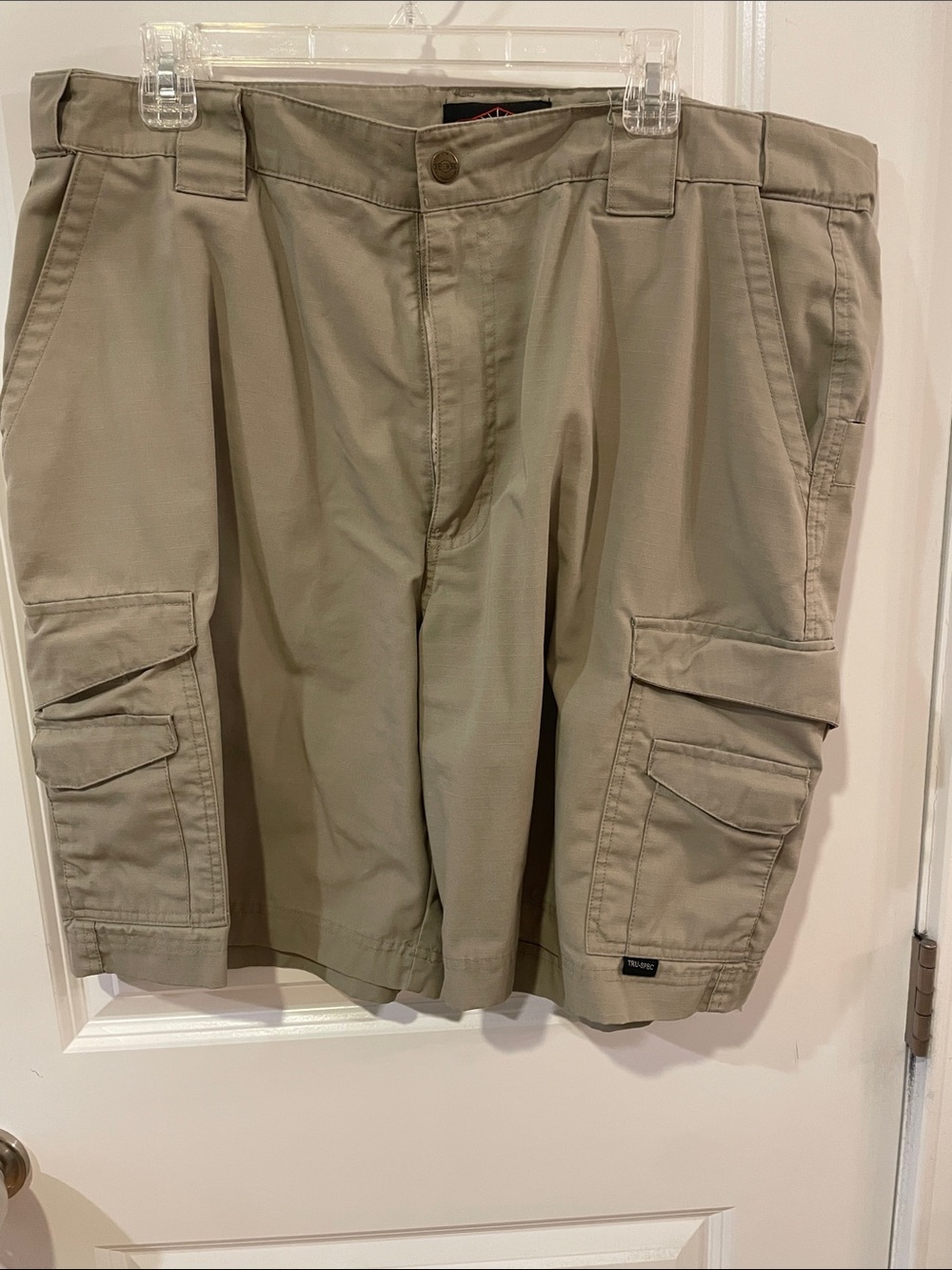 New Men’s Tru-Spec Tactical Cargo Hiking Shorts in Light Olive Kakhi, Size XL